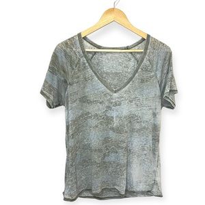 ⭐️ 3/$25 American Eagle Camo V Neck Burnout Tee Size Medium